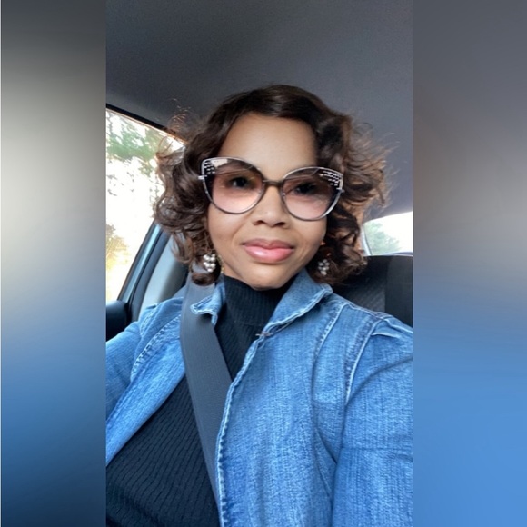 I’M LIVE ‼️ Like this Listing to know when I go Live…🥳🎉💃🏾🎶💃🏾🎶💲🥰💞 - Picture 3 of 7